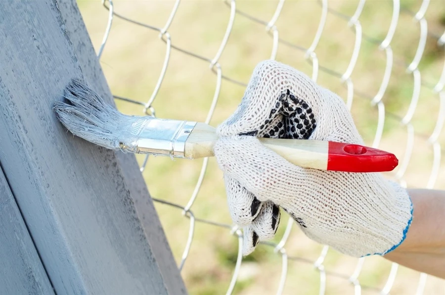 Common Mistakes To Avoid When Painting Your Fence in New Braunfels, TX