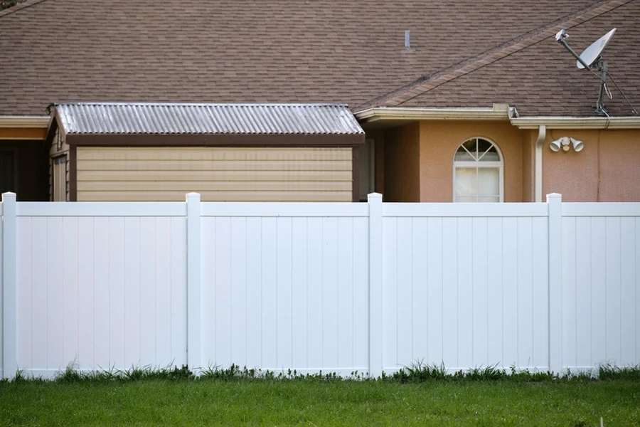 Why Vinyl Fences Are Ideal For Low Maintenance Solutions New Braunfels, TX